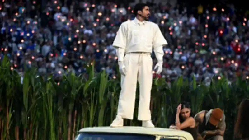 Arbusto del show de Bad Bunny en el Super Bowl se vende por 5.000 dólares: ¿coleccionismo o excentricidad?