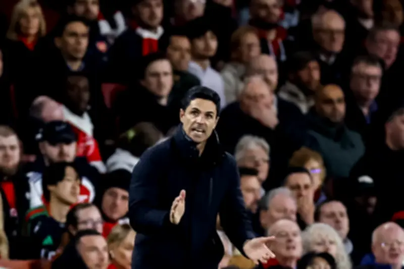 Arteta genera polémica al ignorar a aficionado que pedía autógrafo para su hijo