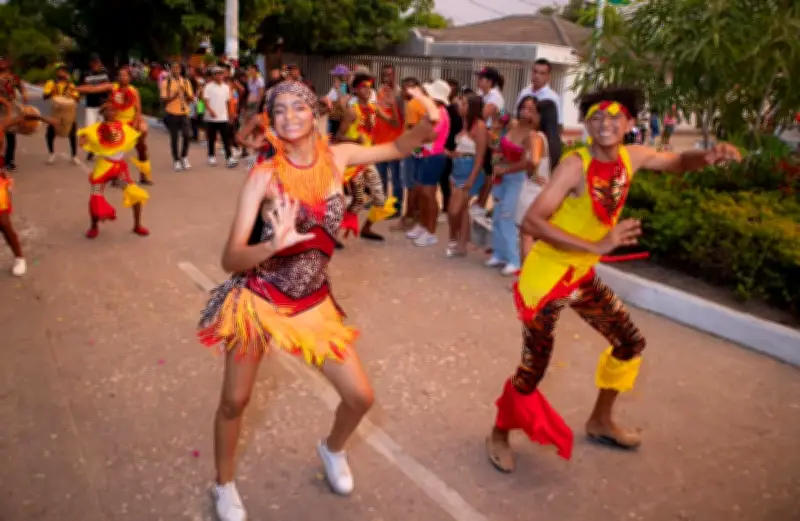 Batalla de Flores del Carnaval del Sur y sus Riberas ilumina Campo de la Cruz con tradición caribeña