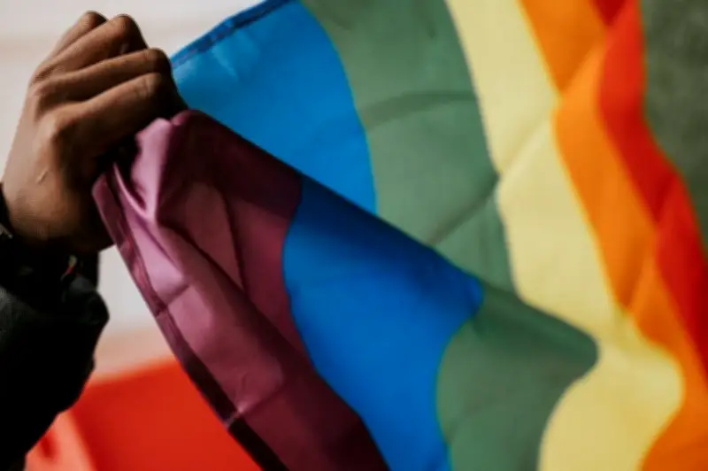 Celeste: Exposición que visibiliza la violencia contra personas LGBTIQ+ en Colombia