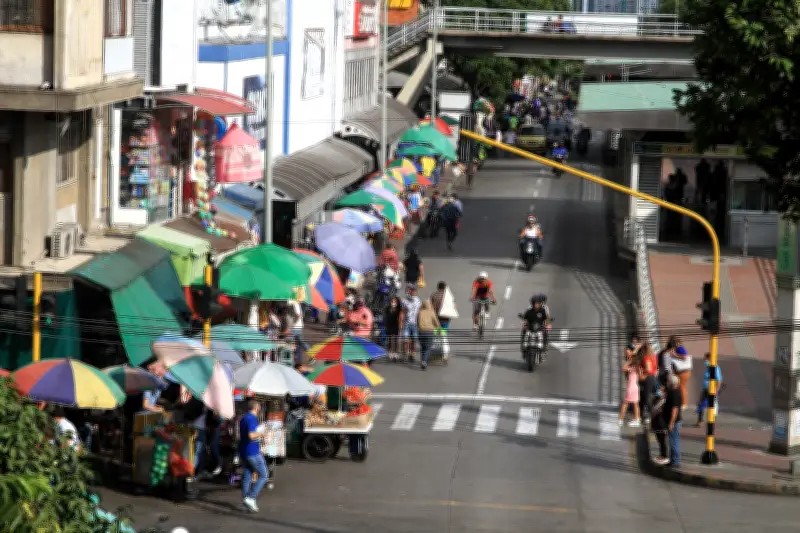 Comerciantes formales de Bucaramanga denuncian caos e informalidad que afectan sus ventas