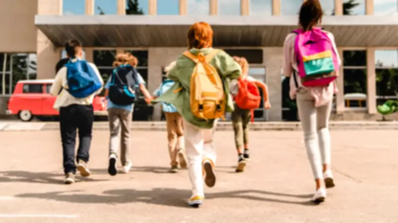 Empresa de fotografía escolar desmiente vínculos con archivos de Epstein tras rumores en redes