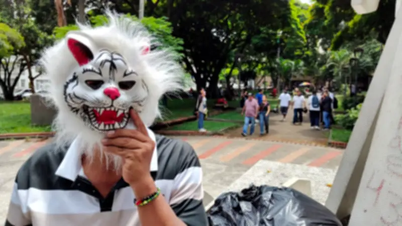Encuentro de 'therians' en Cali atrae comerciantes e influenciadores al Parque Versalles