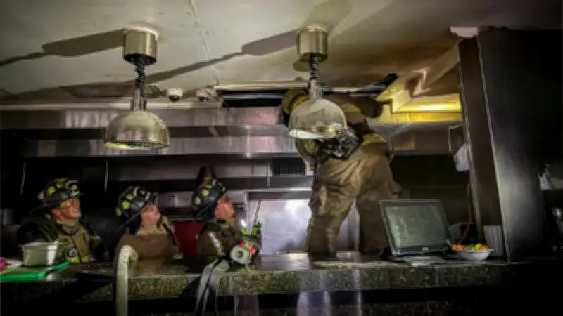 Fuerte incendio en restaurante Mi Gran Parrilla Boyacense de Bogotá: 90 empleados evacuados