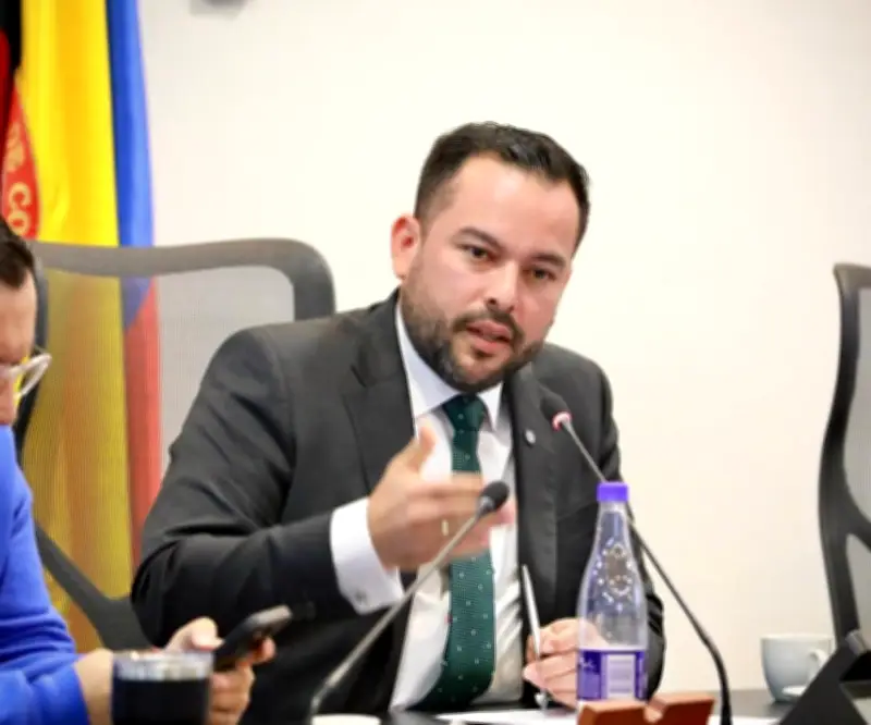 Gasolina bajará $500 en marzo según ministro Germán Ávila