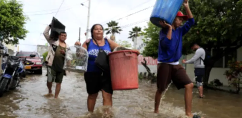 Gobierno de Petro rechaza uso de regalías para emergencia invernal y apunta a los más ricos