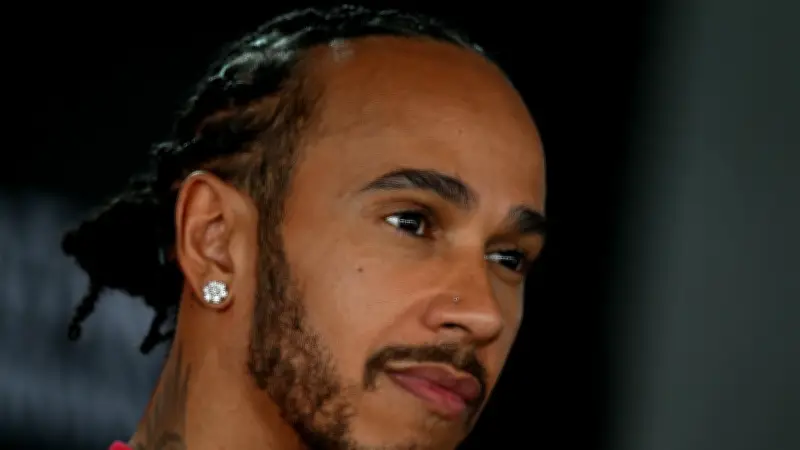 Hamilton exige igualdad en la Fórmula 1 tras polémicos test de pretemporada en Baréin