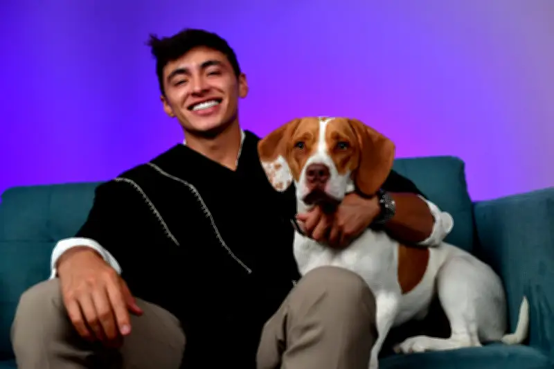 Julián Pinilla, 'El chico de la ruana', denuncia acoso de reciclador en viaje a Guatemala