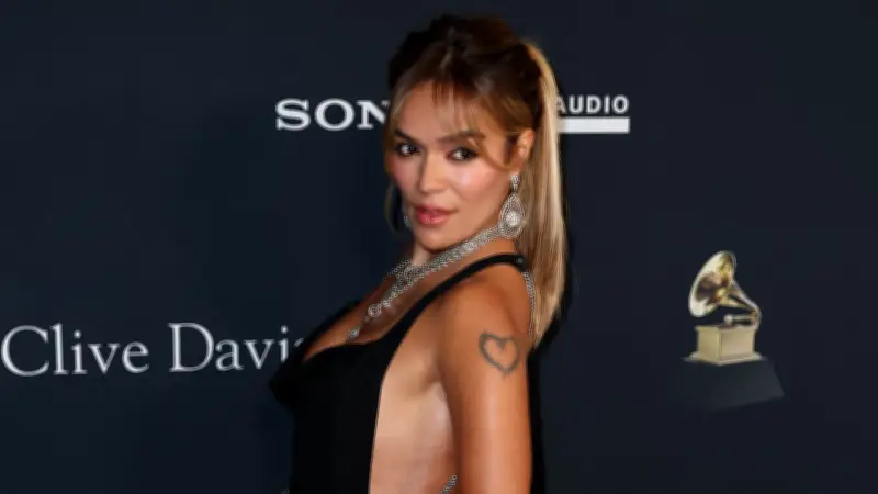 Karol G elimina video tras polémica: ¿Objeto de Feid causó su retiro?