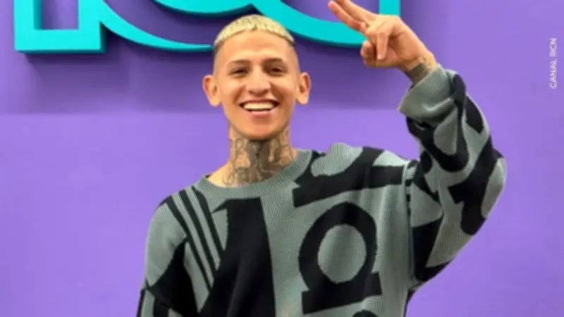 La Liendra destina ganancias de YouTube a kits escolares para niños vulnerables