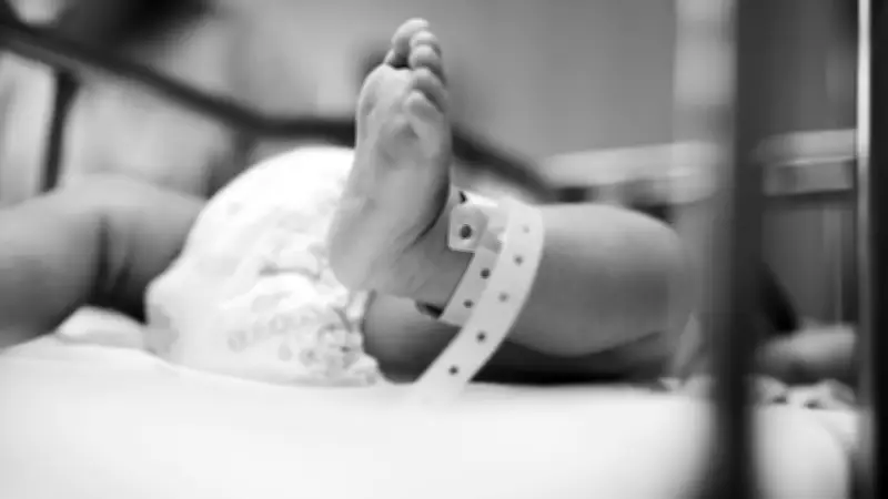 Médico dice 'los niños también se mueren' a madre de bebé fallecido en Antioquia