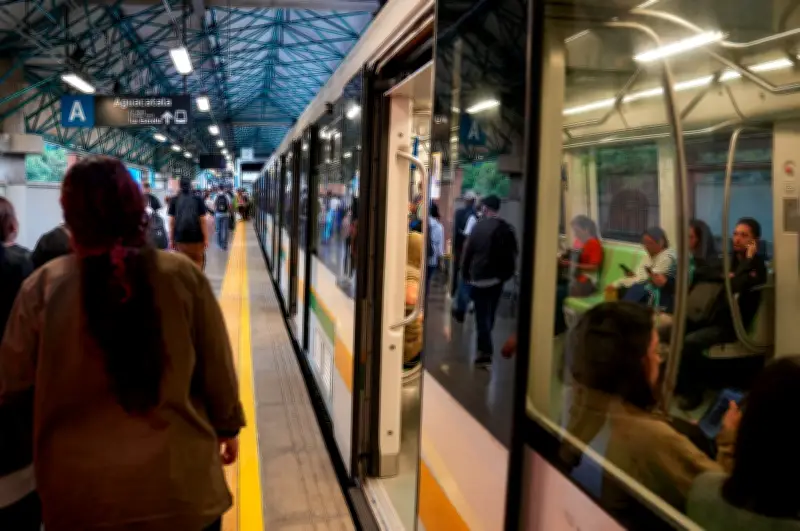 Metro de Medellín prohíbe actividades políticas en su infraestructura para garantizar operación