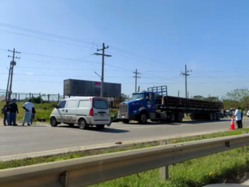 Motociclista fallece en violento accidente con tres vehículos en la vía a Mamonal