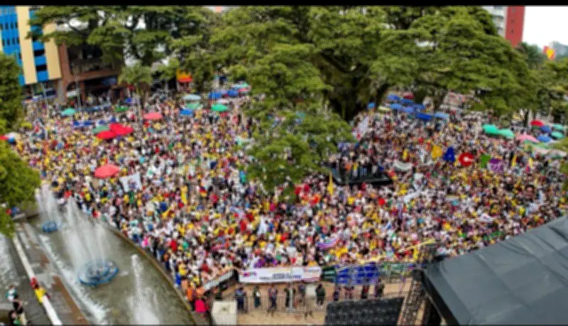 Periodista de oposición agredido durante evento político de Iván Cepeda en Villavicencio