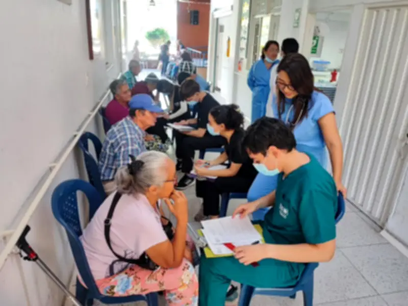 Residentes de Medicina Familiar de la UDES transforman vidas con atención comunitaria en Bucaramanga