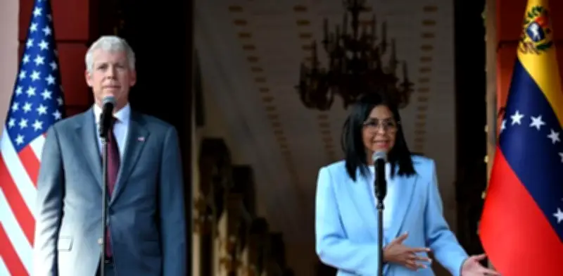 Secretario de Energía de EE.UU. anuncia fin del embargo petrolero venezolano tras histórica reunión en Caracas