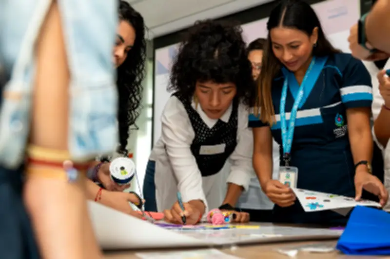 Solo el 38% de la investigación en Colombia es liderada por mujeres: impacto transformador