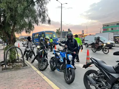 Actualización de licencia por cambio de color en motos: costo y trámite obligatorio en Bogotá