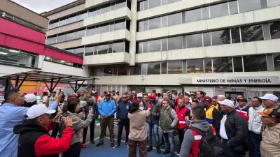 Acuerdo entre Gobierno y sindicatos pone fin a plantón en Ministerio de Minas y Energía