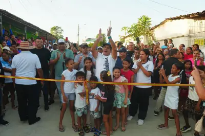 Alcalde Char entrega 410 metros de vías pavimentadas en barrio 7 de Abril de Barranquilla
