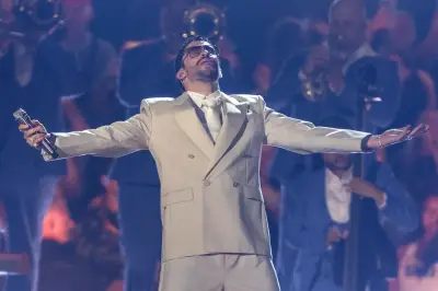 Bad Bunny rinde emotivo homenaje a Willie Colón en concierto de Brasil