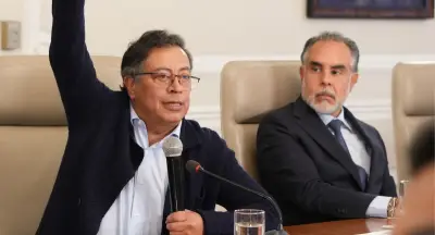 Benedetti admite fallas en designación de exparamilitares como gestores de paz del Gobierno Petro