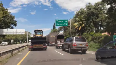 Bloqueos en vía Tuluá-Buga por protestas por falta de agua potable en San Pedro