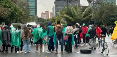 Bloqueos y agresiones en protesta afrocolombiana en Bogotá: 1.500 funcionarios retenidos