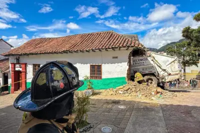 Camión de basura sin frenos se incrusta en restaurante de La Candelaria en Bogotá
