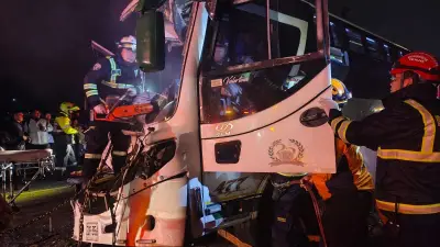 Choque de buses en Bogotá-La Vega deja 30 heridos: rescate complejo y falla mecánica como posible causa