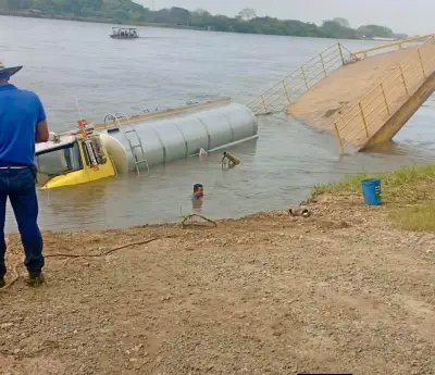 Cisterna con ACPM se hunde en el río Magdalena en Bolívar, generando emergencia ambiental