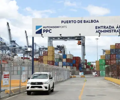 CK Hutchison amenaza con acciones legales si Maersk asume control de terminales en Panamá