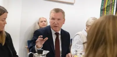 Comisario UE Michael McGrath aboga por diálogo internacional para transición democrática en Venezuela