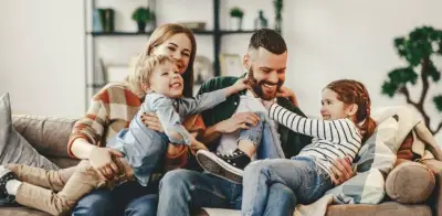 Corte Constitucional avala que parejas adoptantes decidan sobre licencias de maternidad y paternidad