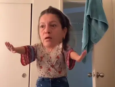 De la pandemia al Super Bowl: la 'señora Safaera' reaparece bailando a Bad Bunny