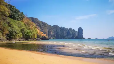 Derrame de petróleo en Tailandia contamina playas vírgenes de Phuket y amenaza turismo