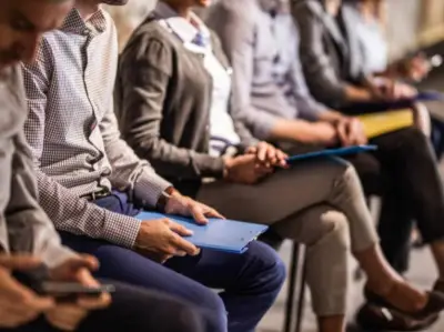 Desempleo en Colombia baja a 10,9% en enero de 2026, según DANE