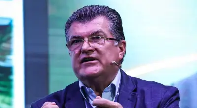 Dimayor protege a árbitros al no publicar todos los audios del VAR, según Carlos Mario Zuluaga