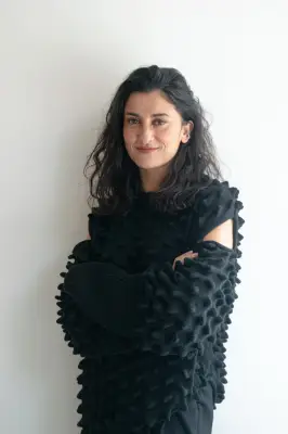 Diseñadora bogotana Manuela Álvarez es semifinalista del prestigioso premio LVMH 2026