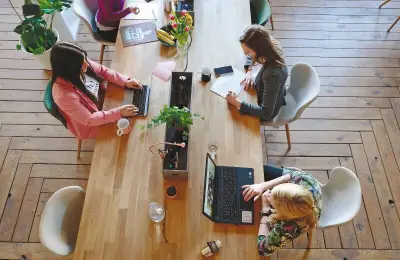 El trabajo híbrido lidera en Colombia con el 59% de trabajadores bajo este modelo