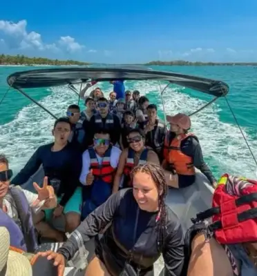 Empresario huilense premia a sus empleados con viaje a Cartagena para conocer el mar