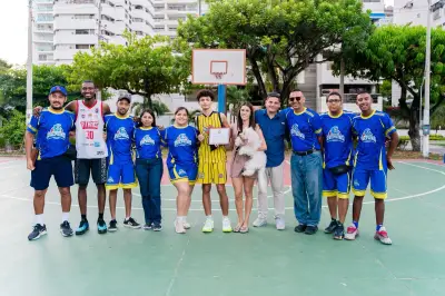 Escuela Dolphins clausura exitosa temporada 2025 con premiaciones y baloncesto formativo