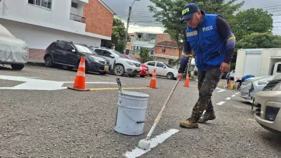 Floridablanca avanza en señalización vial con 5 km intervenidos en vereda Helechales