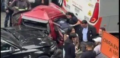 Fuerte accidente múltiple en Autopista Norte de Bogotá: bus y dos carros colisionan