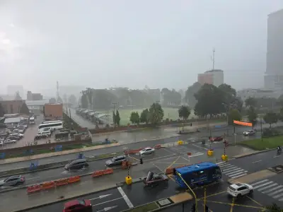 Fuerte granizada paraliza Bogotá: caos vehicular en hora pico del viernes