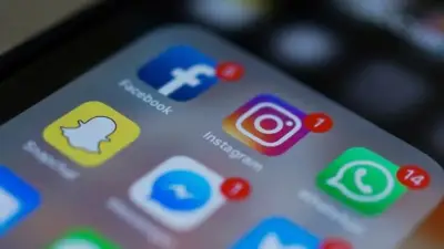 Gobierno británico analiza imponer restricciones en redes sociales para proteger a menores