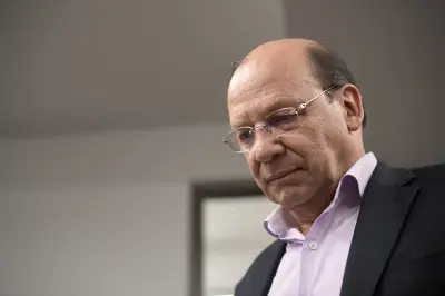 Gobierno presiona a bancos para reducir tasas de interés en créditos populares