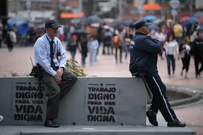 Guardas de seguridad: la primera línea de protección en conjuntos residenciales de Colombia