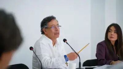 Gustavo Petro presenta el nuevo diseño del pasaporte colombiano con cambios visuales