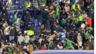 Hinchas de Atlético Nacional se enfrentan entre sí en El Campín durante partido contra Santa Fe